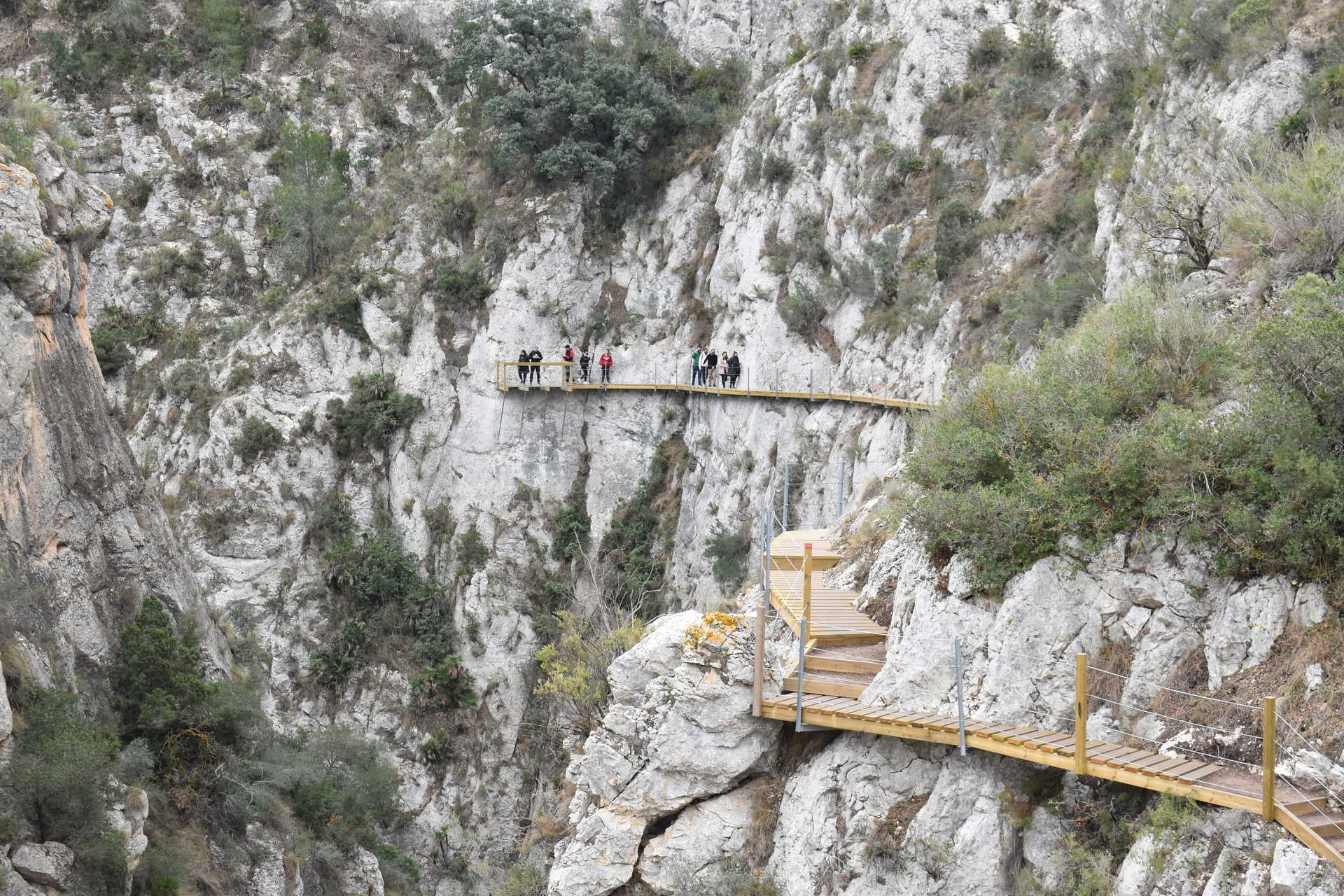 The spectacular footbridge of the Relleu Dam - Apartment Costa Blanca